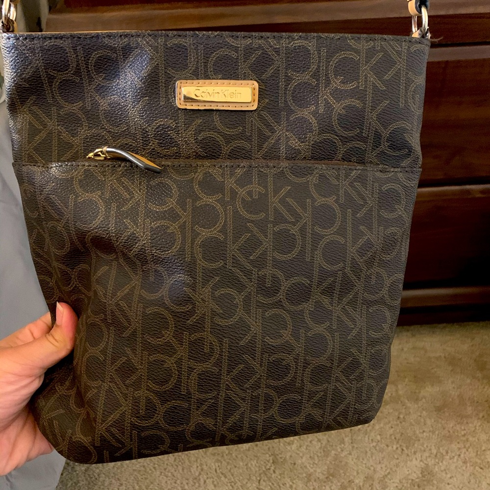Calvin Klein- cross body bag